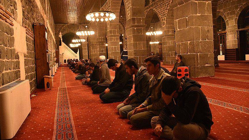 Güneş tutuluyor: Küsuf namazı nasıl kılınır, hangi dua okunur? 5